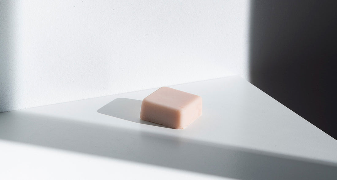 Blog banner with plastic free beauty product in a bar on a white background from the new leaves bar line by ATTITUDE