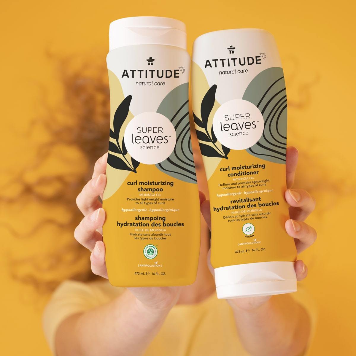 Super Leaves - Curl Moisturizing Conditioner_en?_model_with_product?